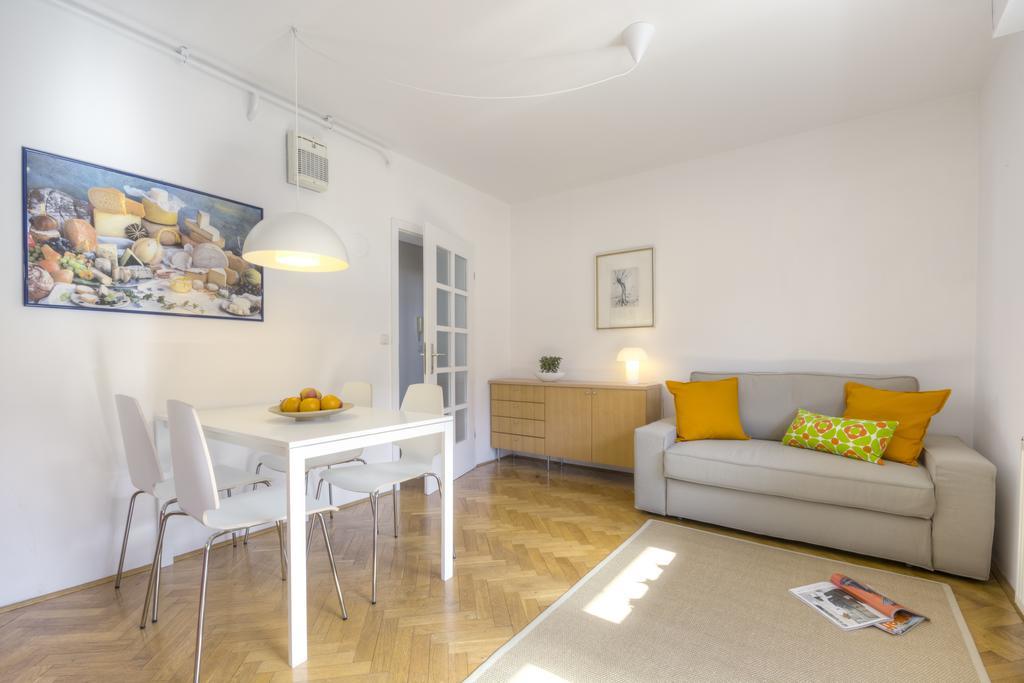Apartments Fine Ziherlova Ljubljana Rum bild