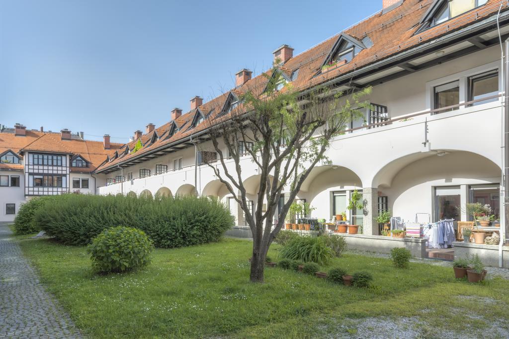 Apartments Fine Ziherlova Ljubljana Rum bild