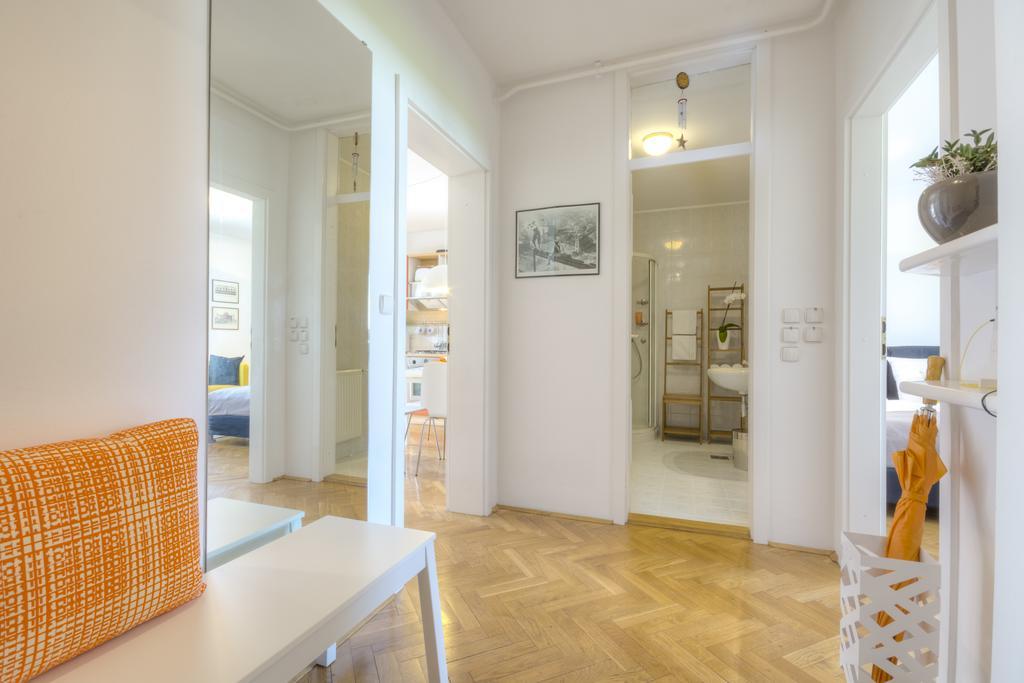 Apartments Fine Ziherlova Ljubljana Rum bild