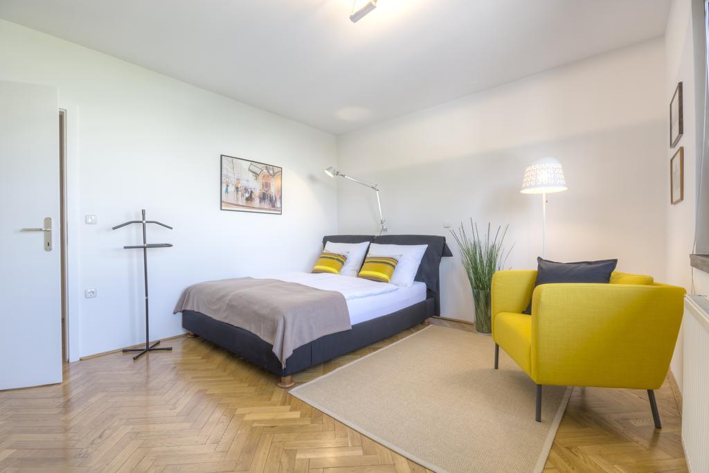 Apartments Fine Ziherlova Ljubljana Rum bild