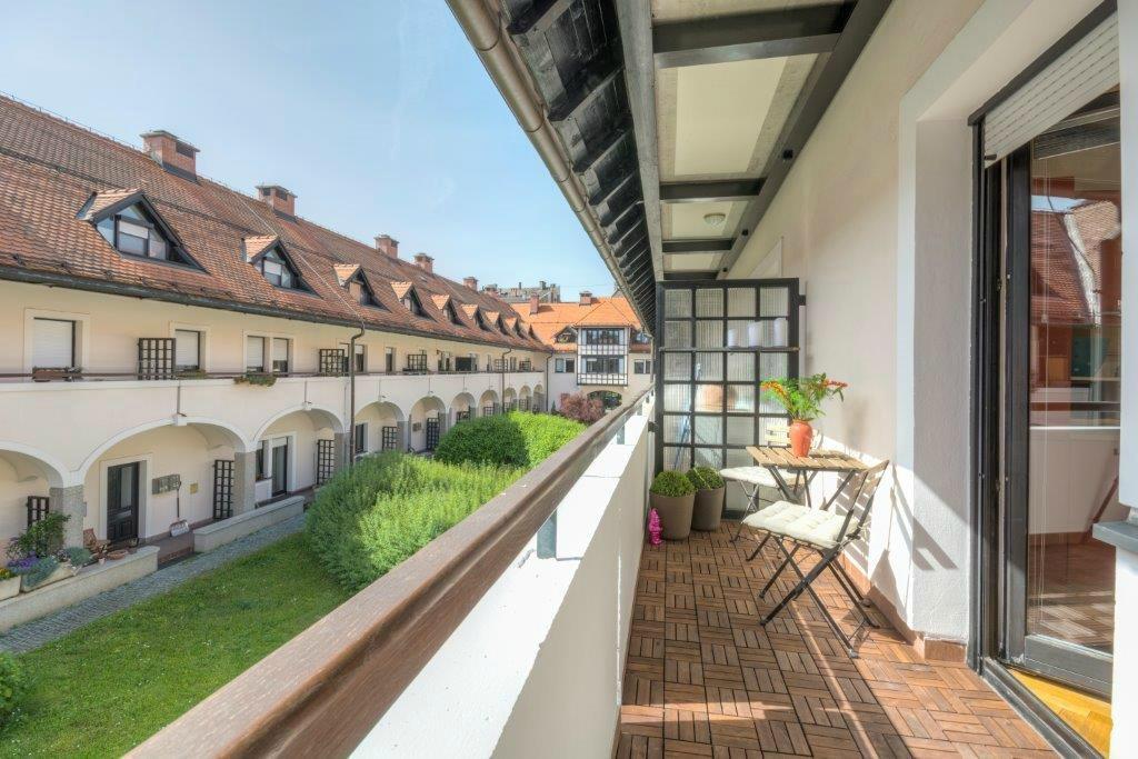 Apartments Fine Ziherlova Ljubljana Exteriör bild